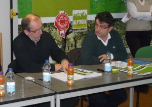 Le président Pierre Gallin Martel, à droite et Marc Giraud, directeur, présentent la coopérative à leurs invités